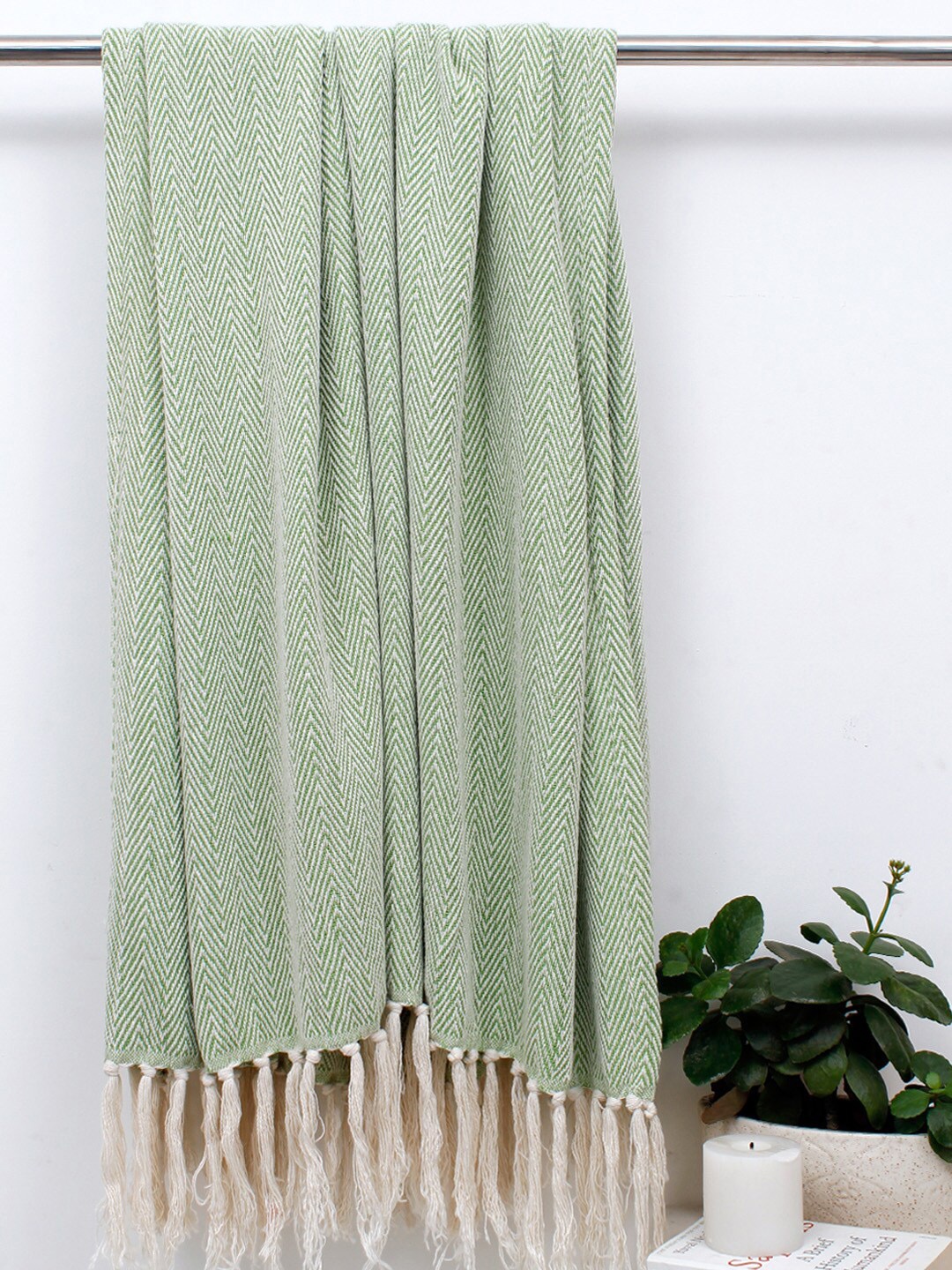 

AVI Living Green & White Printed Pure Cotton 400 GSM Throw With Tassles