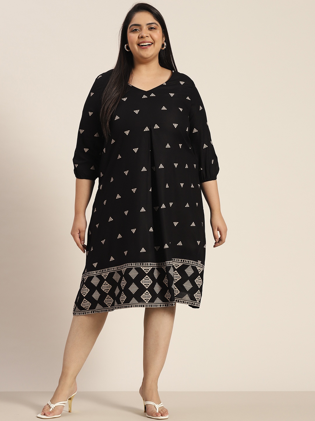 Sztori Plus Size Women Black & Off White Geometric Print Pleated A-Line Midi Dress