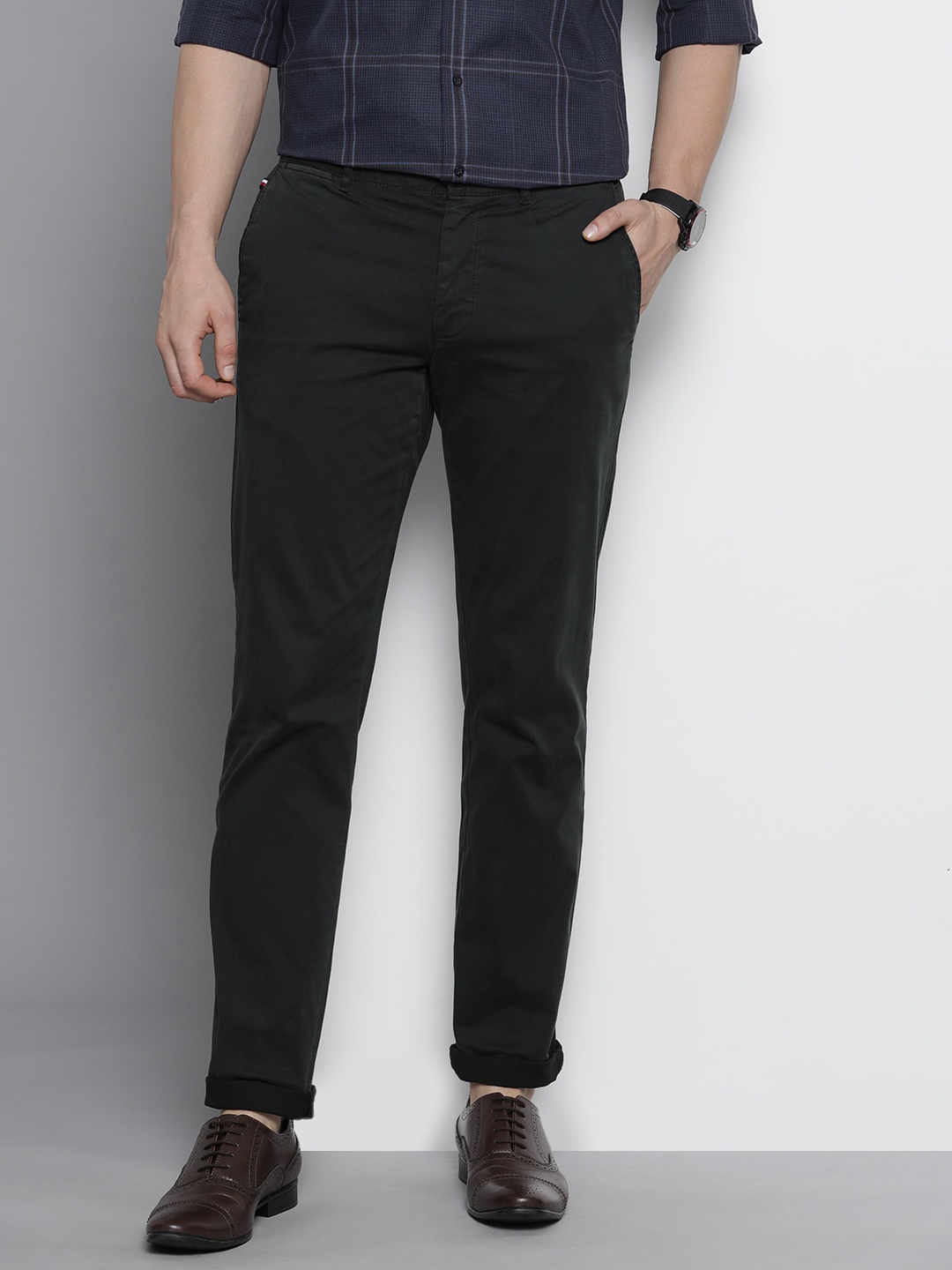 

Tommy Hilfiger Men Olive Green Straight Fit Organic Cotton Chino Trousers