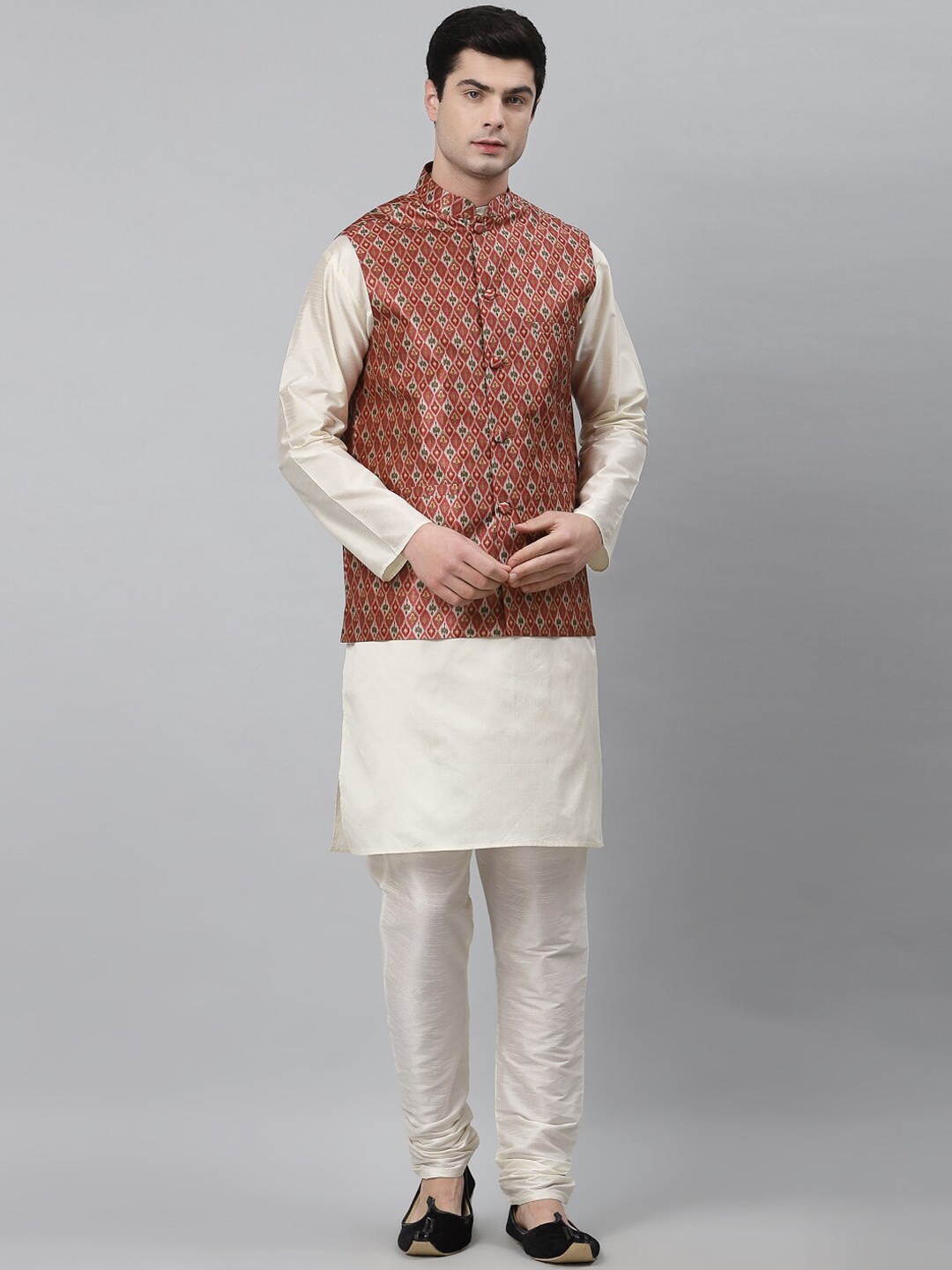 

NEUDIS Men Cream-Coloured Dupion Silk Kurta & Churidar With Nehru Jacket