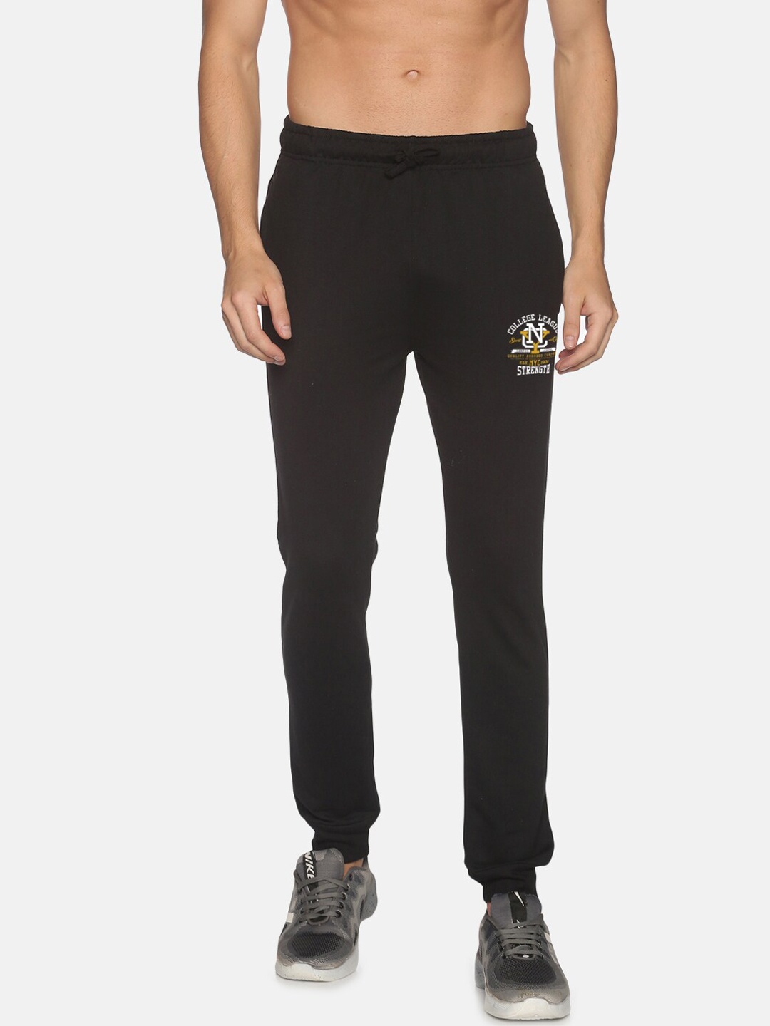 

MASH UNLIMITED Men Black Solid Slim Fit Cotton Joggers