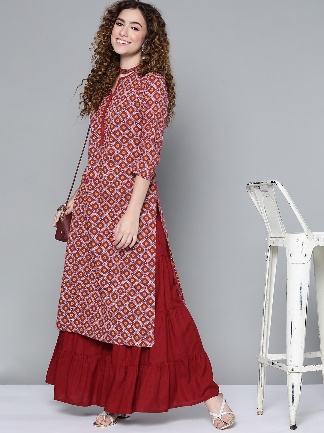 

HERE&NOW Women Maroon & White Floral Printed Pure Cotton Straight Kurta with Round Neck
