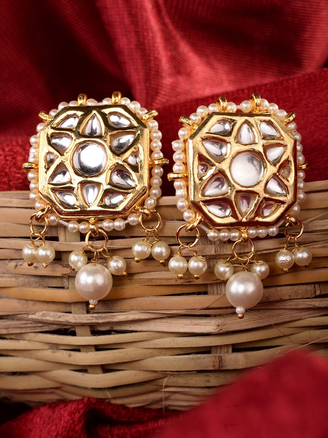 

Saraf RS Jewellery Women Gold-Toned Contemporary Studs Earrings