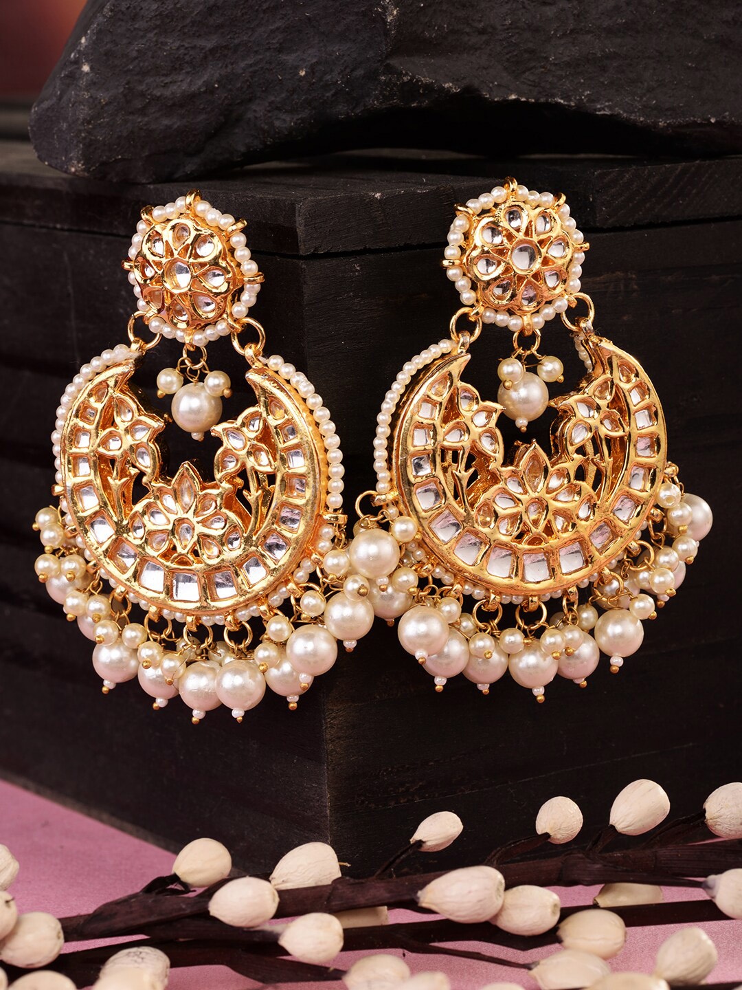 

Saraf RS Jewellery Gold-Toned & White Kundan & Pearl Contemporary Chandbalis Earrings