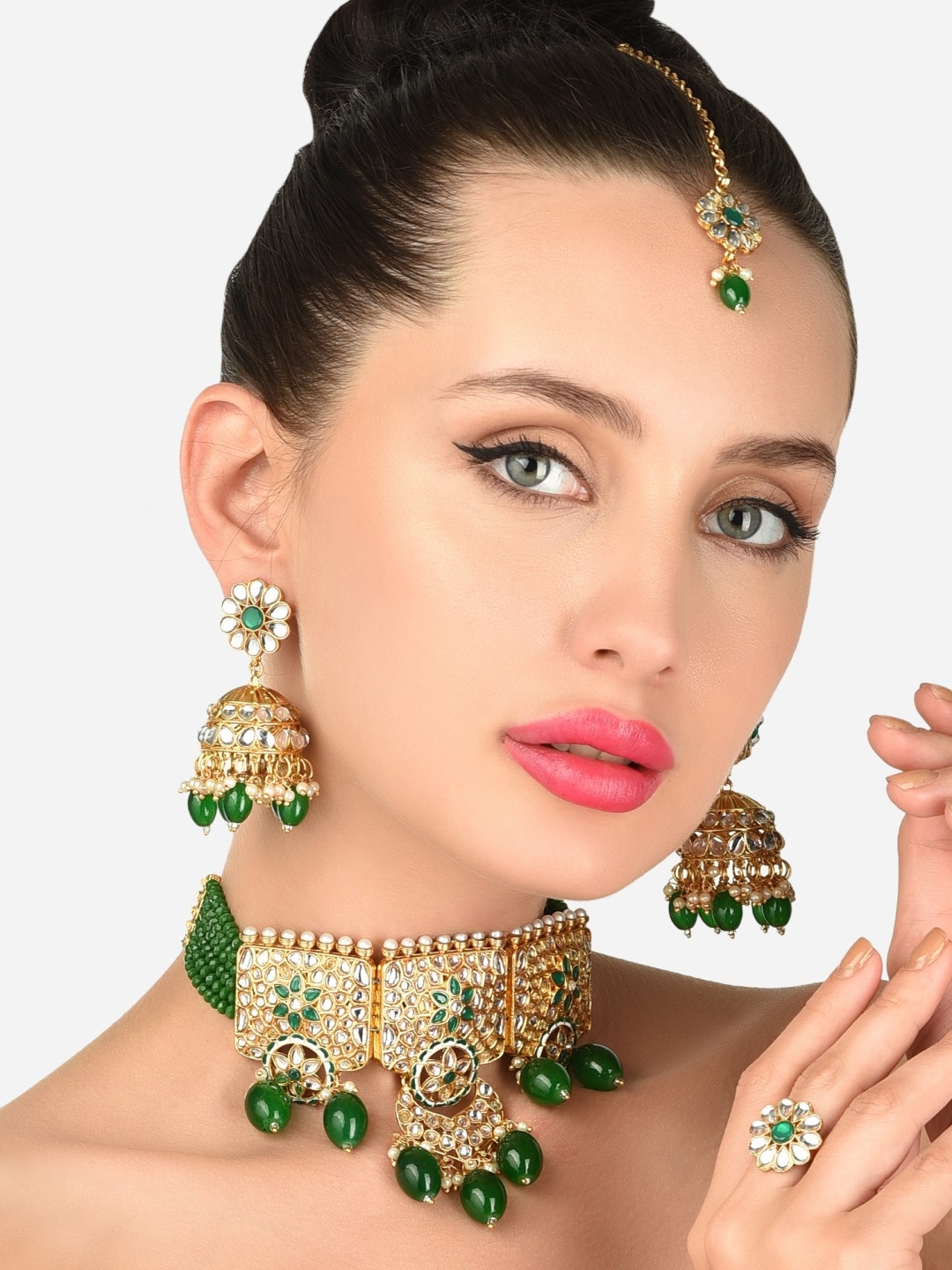 

Zaveri Pearls Green Stone Studded Beaded Choker Jewellery Set