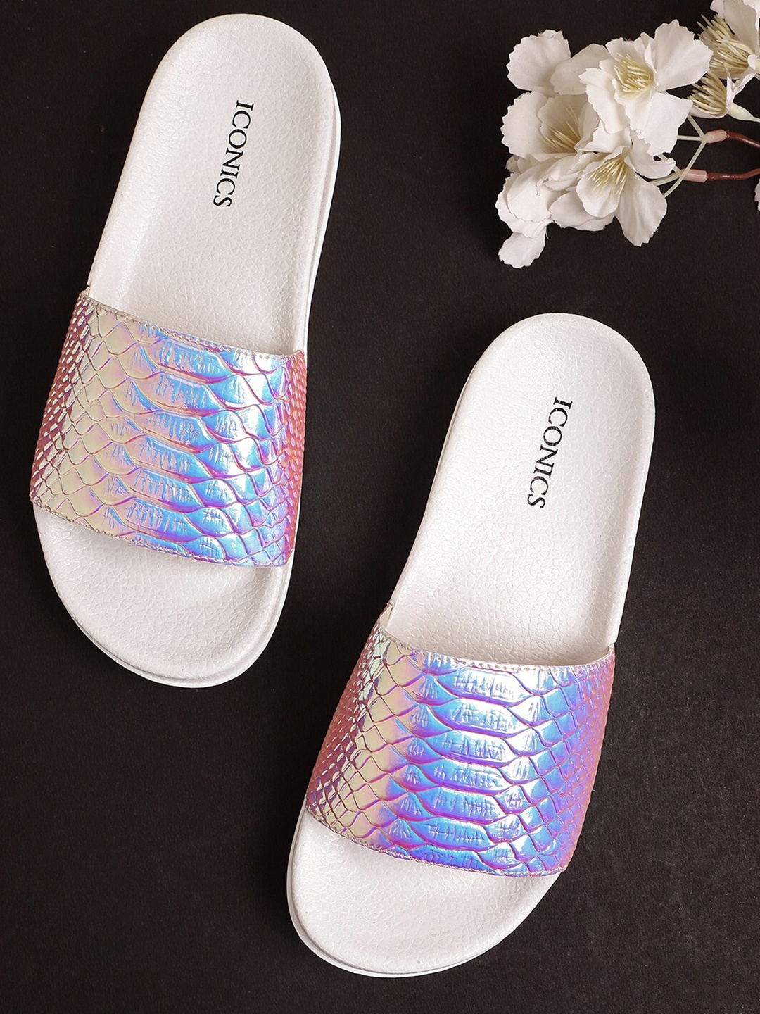 

ICONICS Women Silver-Toned & Blue Sliders
