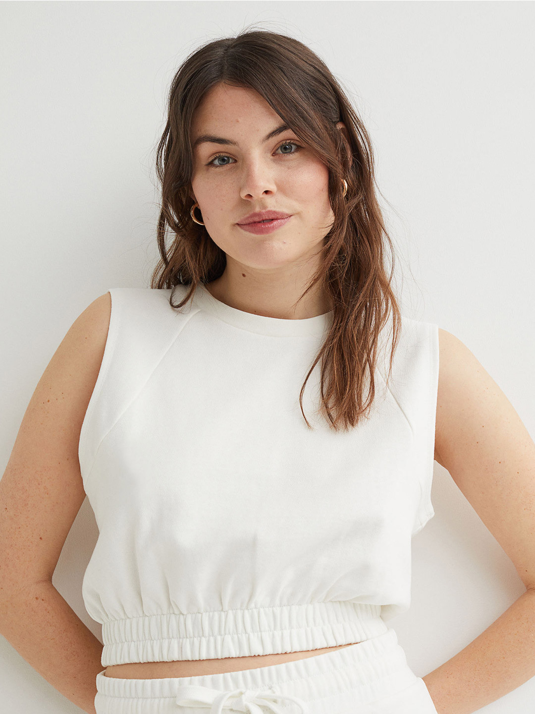 

H&M Women White Solid Sleeveless Sweatshirt top