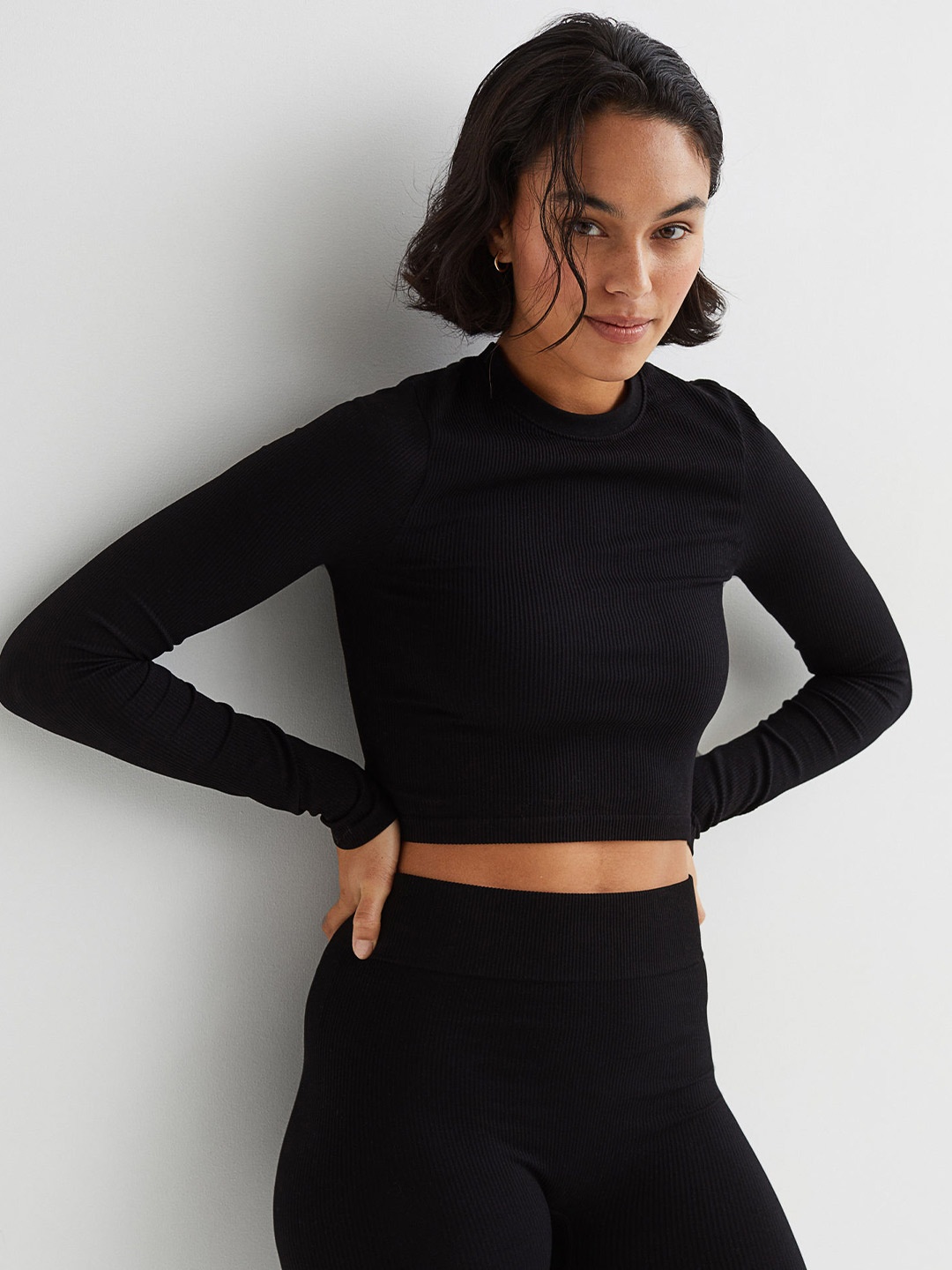 

H&M Women Black Solid Seamless Top