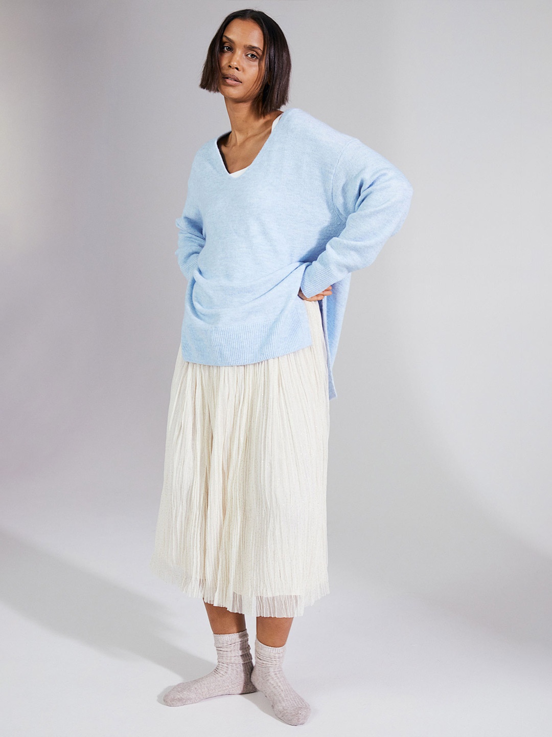 

H&M Blue Solid V-Neck Jumper