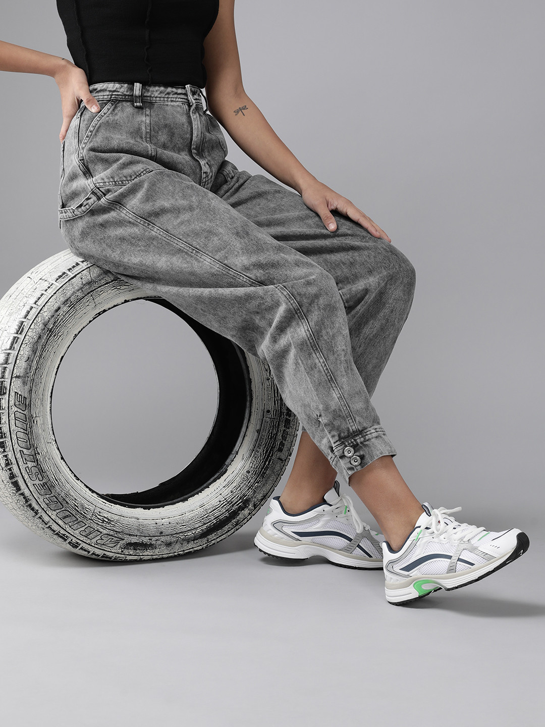 

Roadster Women High-Rise Slouchy Cropped Stretchable Jeans, Grey