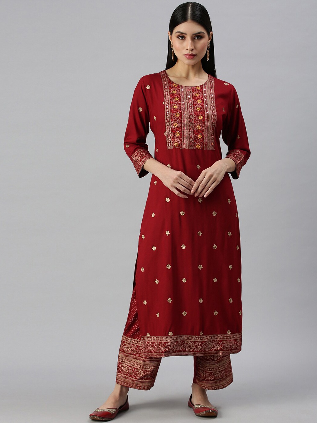 

SHOWOFF Women Maroon Floral Embroidered Thread Work Kurta with Trousers