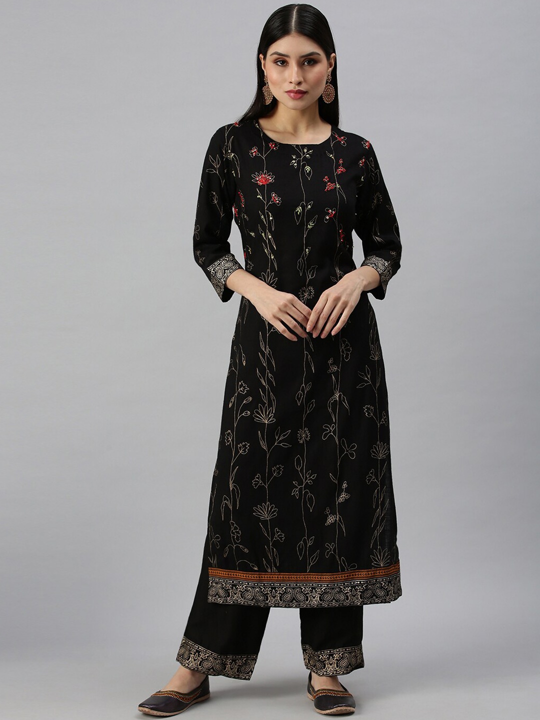 

SHOWOFF Women Black Floral Printed Thread Work Kurta with Palazzos