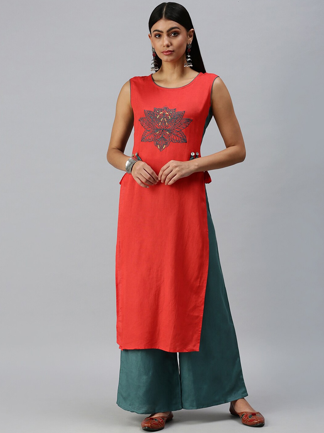 

SHOWOFF Women Red Floral Embroidered Thread Work Kurti with Palazzos