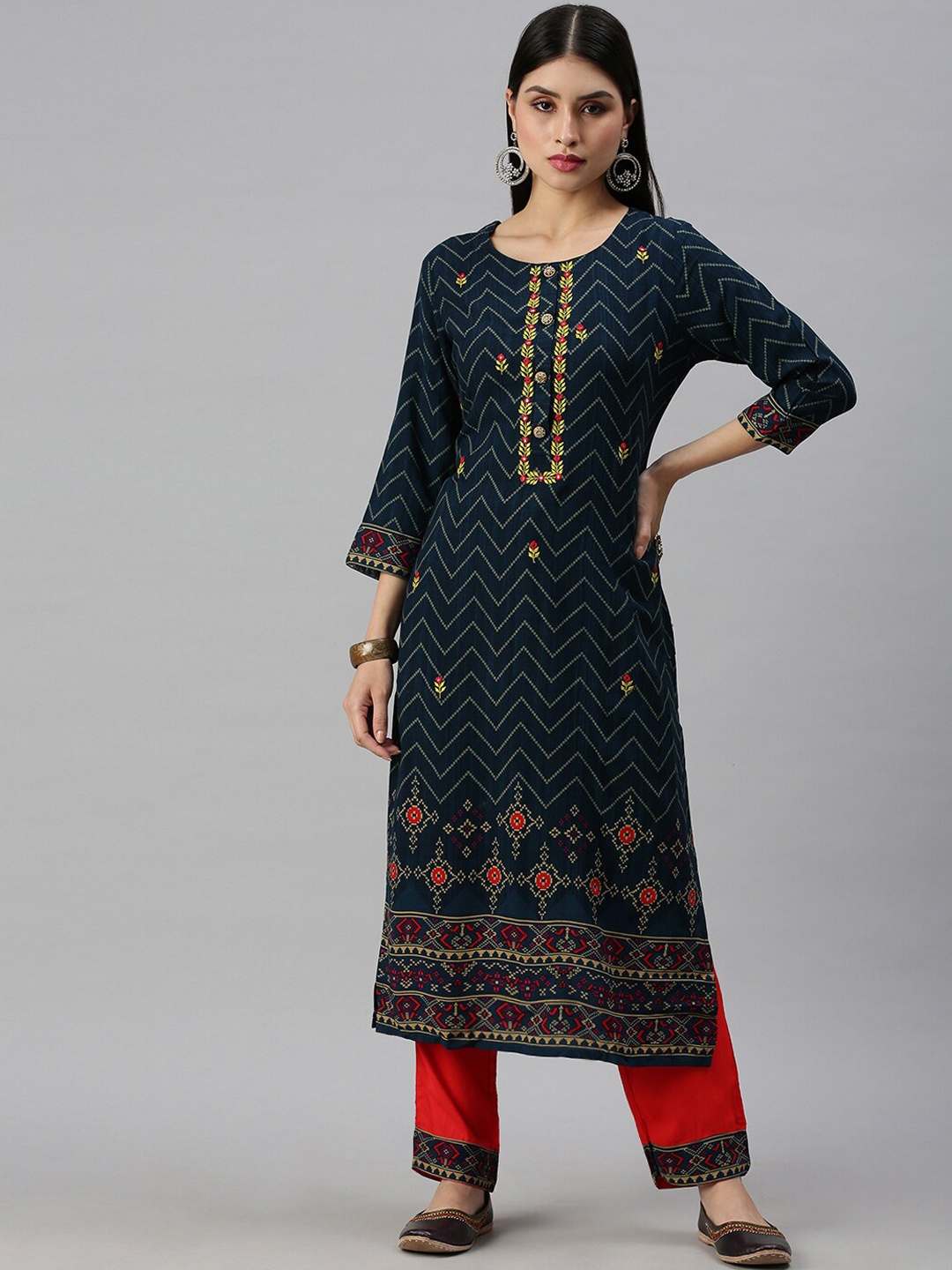 

SHOWOFF Women Navy Blue Thread Work Kurta with Trousers