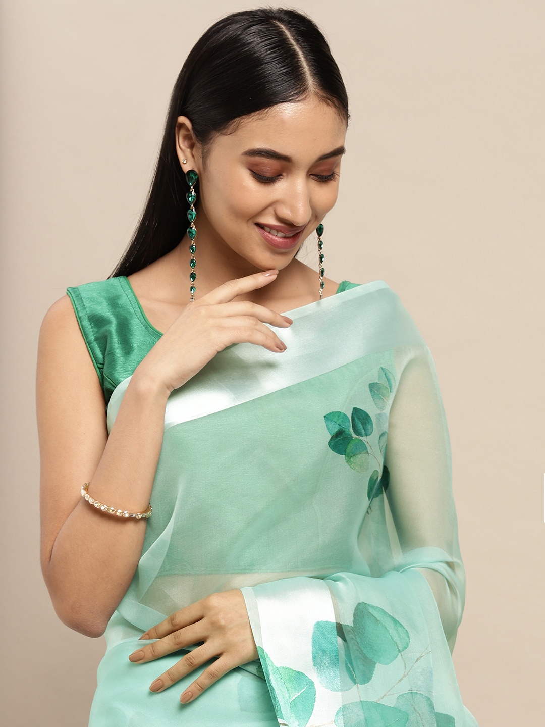 

VASTRANAND Green & White Floral Saree