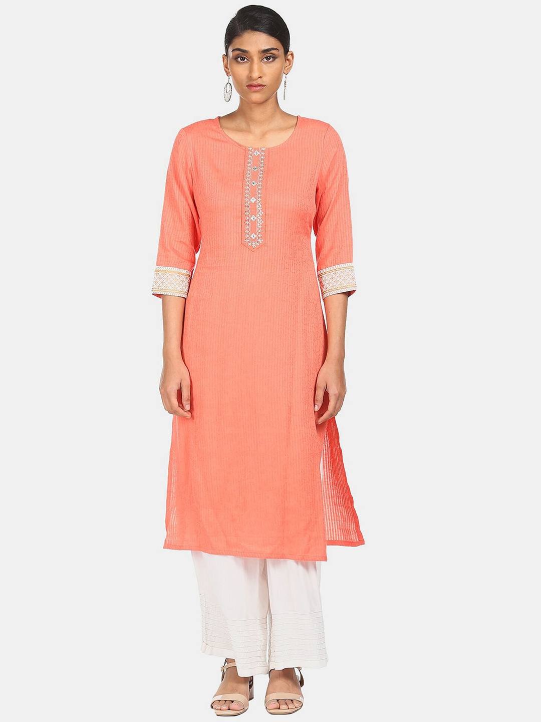 

Karigari Women Pink Thread Work Kurta