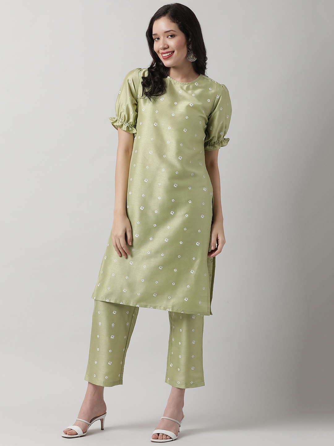 

Saaki Women Green Bandhani Printed Silk Crepe Kurti with Trousers