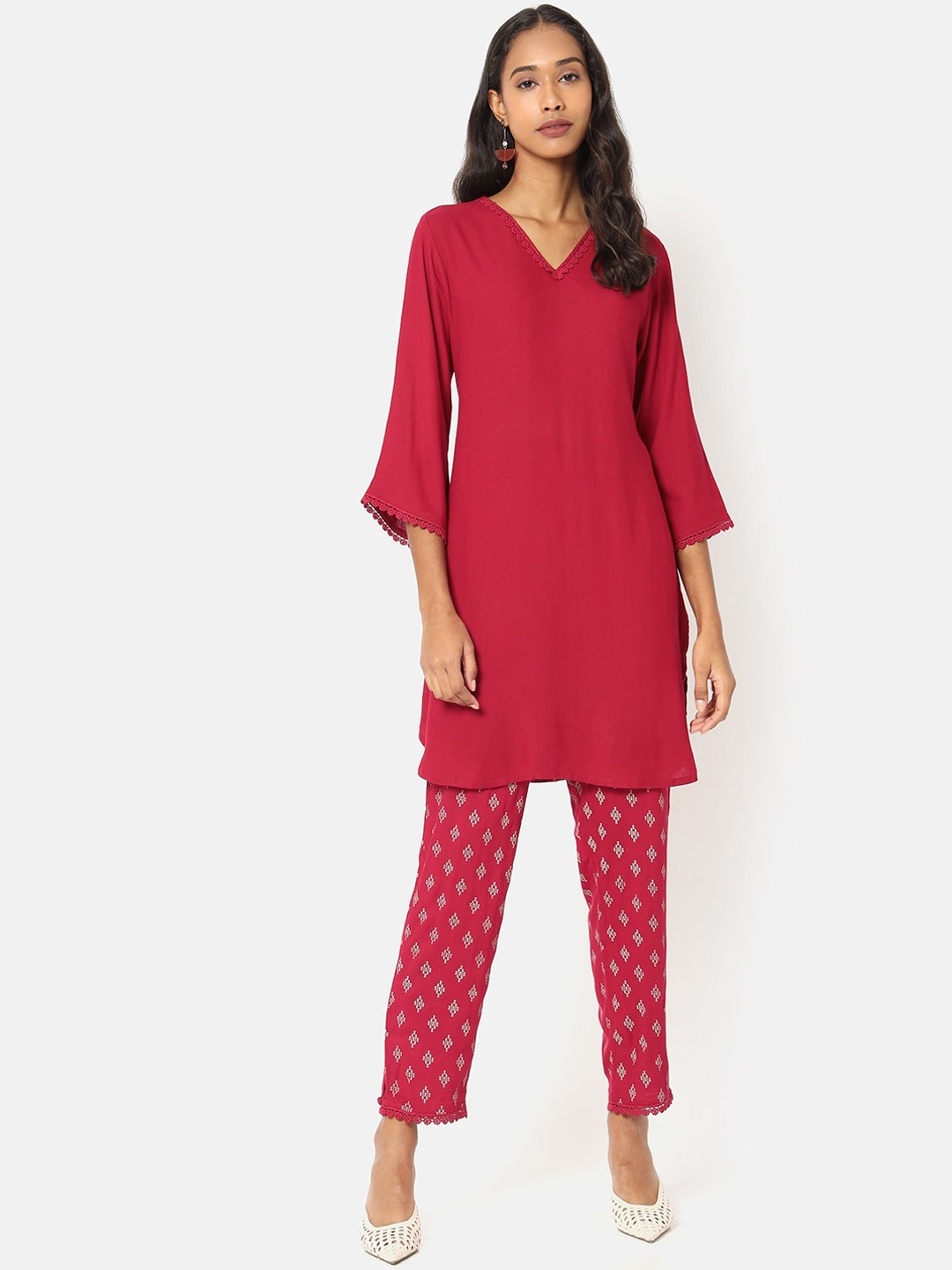 

Saaki Women Maroon Kurta with Trousers