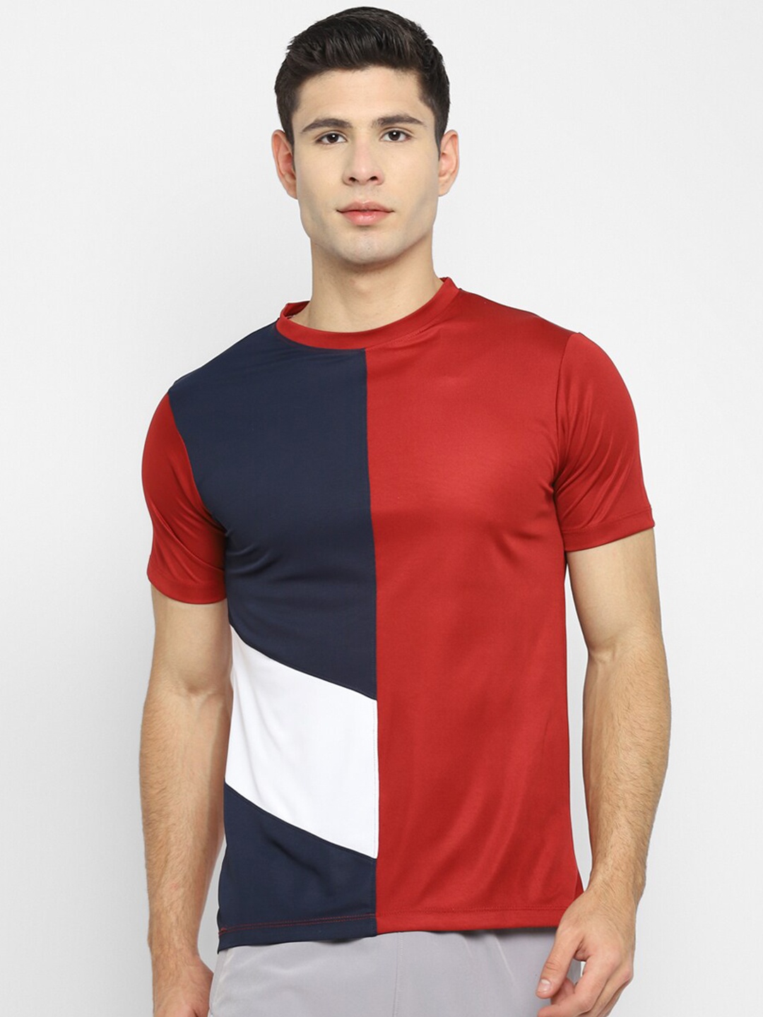 

Yuuki Men Red & Blue Colourblocked T-shirt