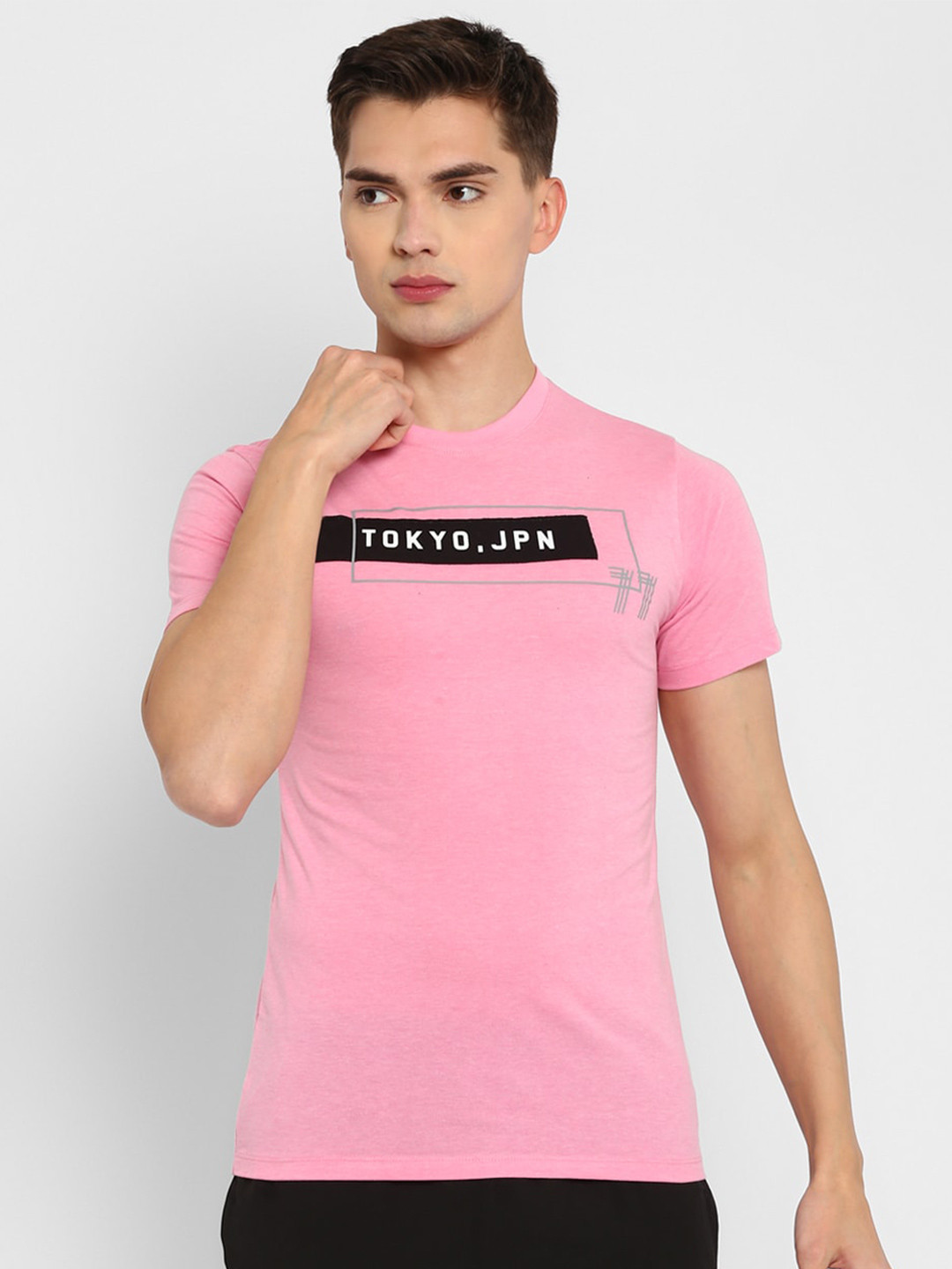 

Yuuki Men Pink Typography Printed T-shirt