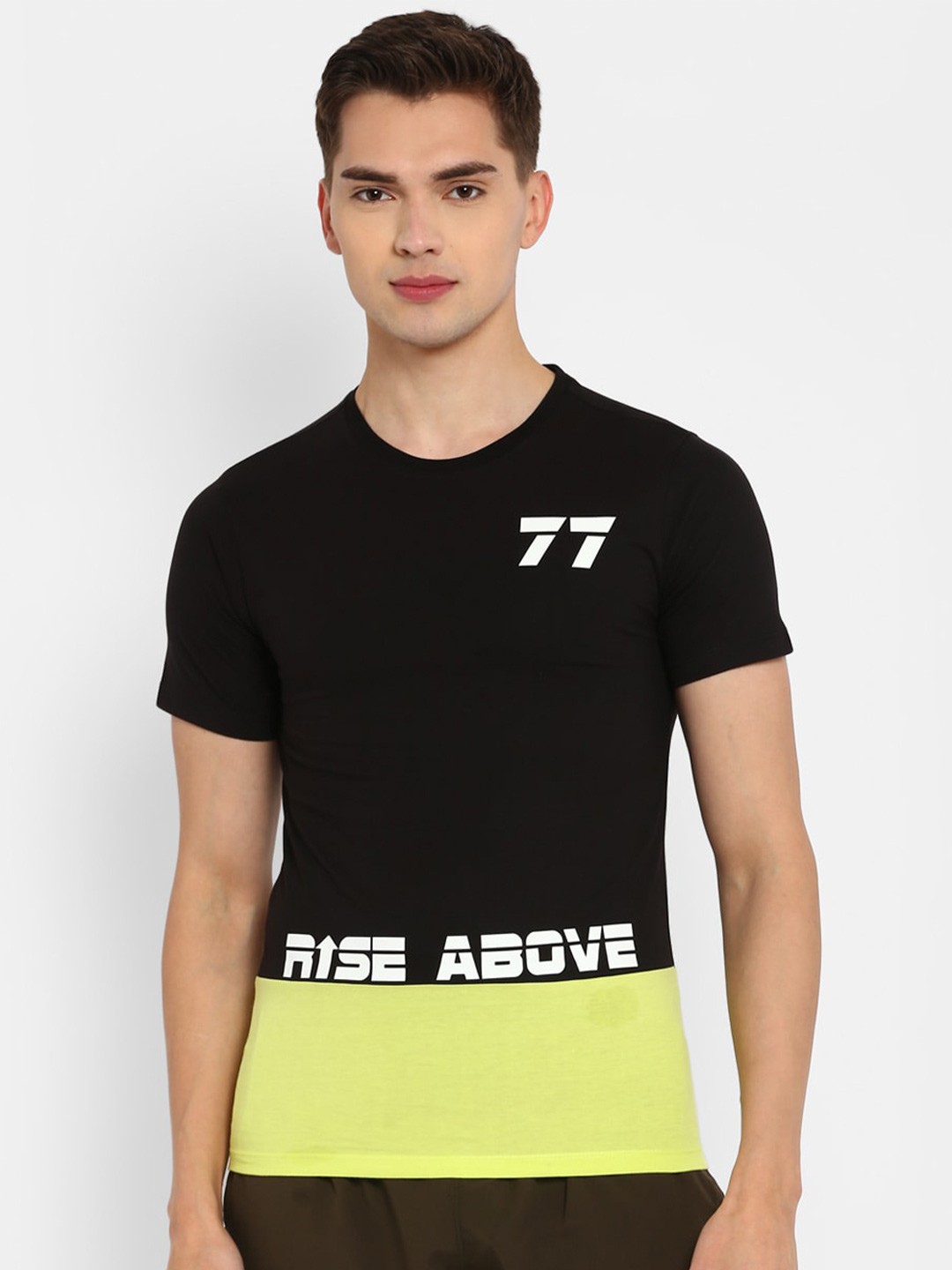 

Yuuki Men Black & Yellow Colourblocked Cotton T-shirt
