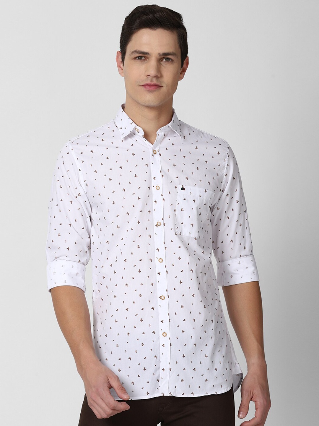 

Peter England Casuals Men White Slim Fit Floral Printed Pure Cotton Casual Shirt
