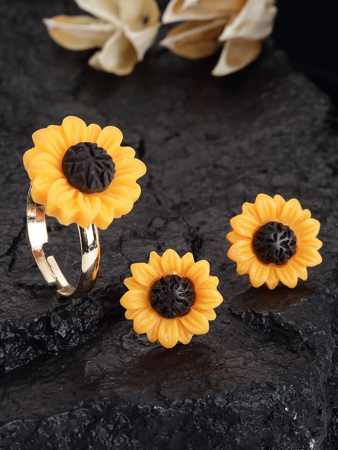 

VOGUE PANASH Yellow & Brown Floral Studs Earrings Flower With Adjustable Ring
