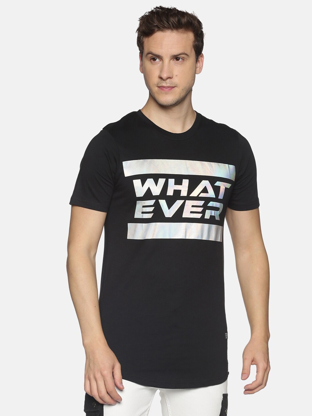 

KULTPRIT Men Black & Silver-Toned Typography Printed Slim Fit T-shirt