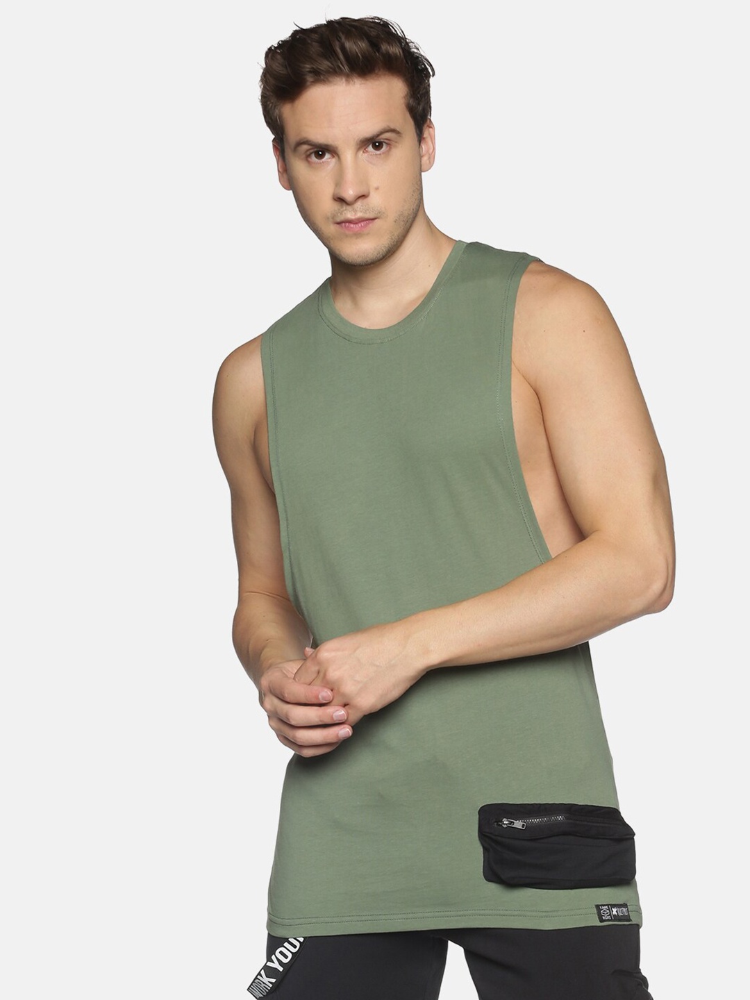 

KULTPRIT Men Olive Green Pockets Slim Fit T-shirt