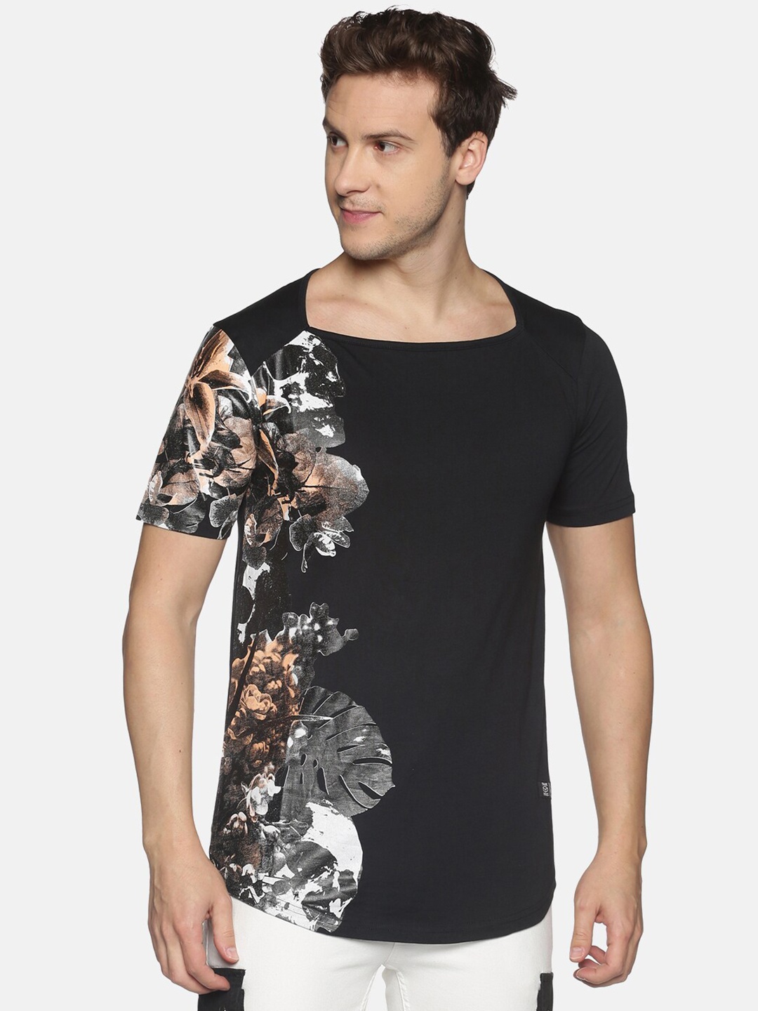 

KULTPRIT Men Black Floral Printed Slim Fit T-shirt