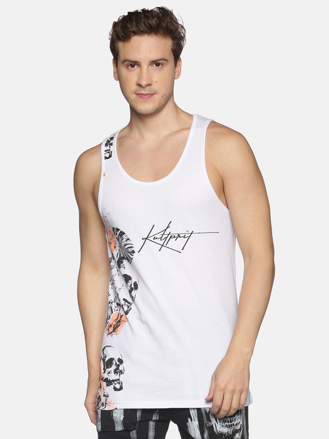 

KULTPRIT Men White & Black Printed Slim Fit T-shirt