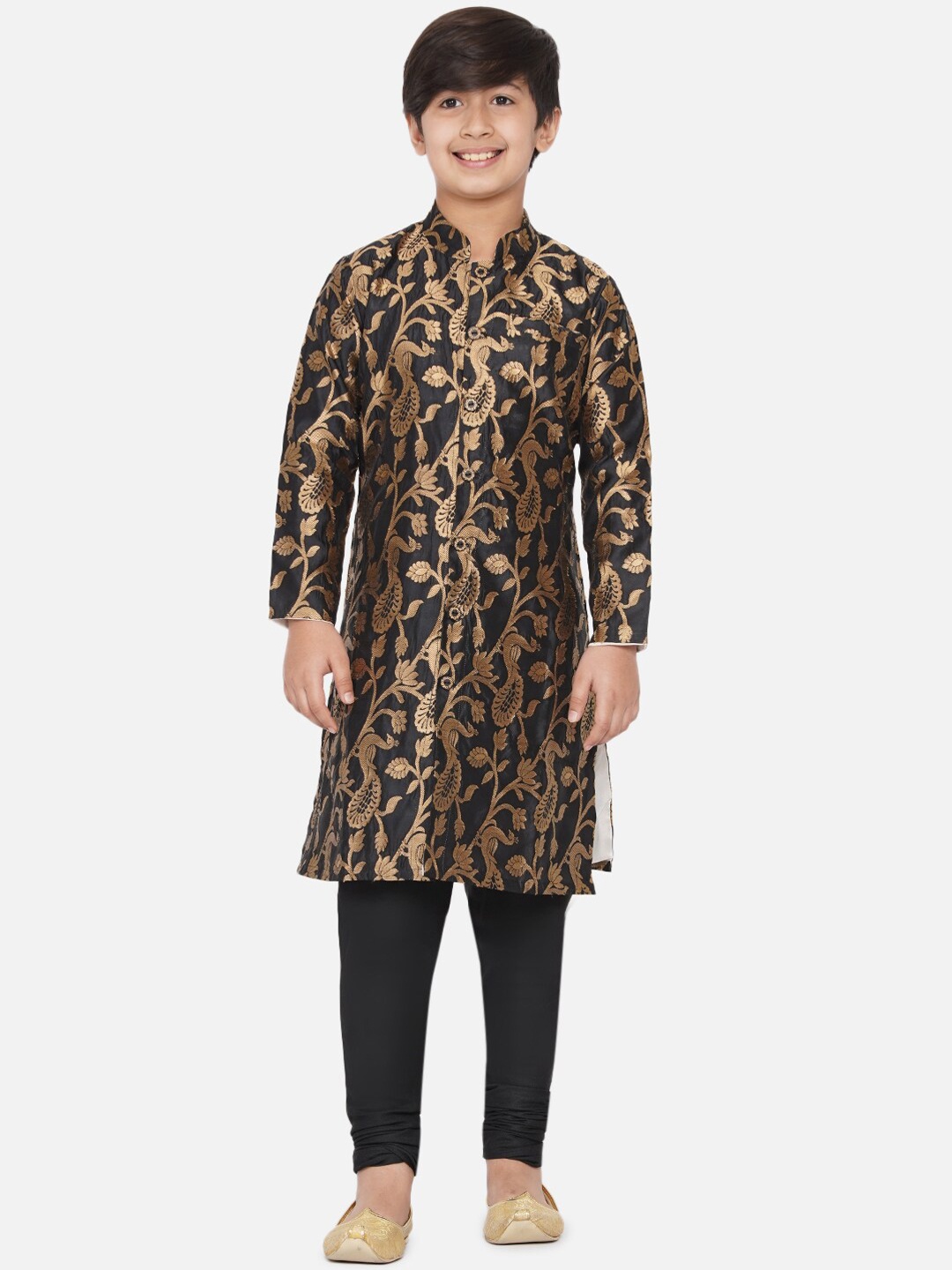 

titliyan Boys Black & Gold Toned Jacquard Sherwani Set