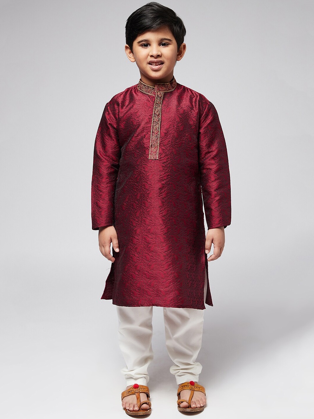 

SOJANYA Boys Maroon Floral Embroidered Thread Work Kurta with Churidar