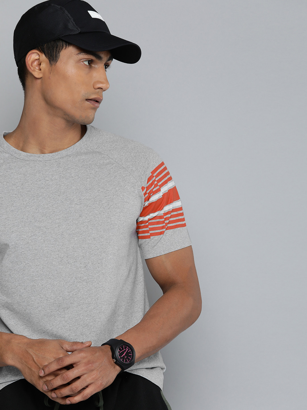 

HRX By Hrithik Roshan Lifestyle Men Grey Melange Bio-Wash Geometric T-shirt