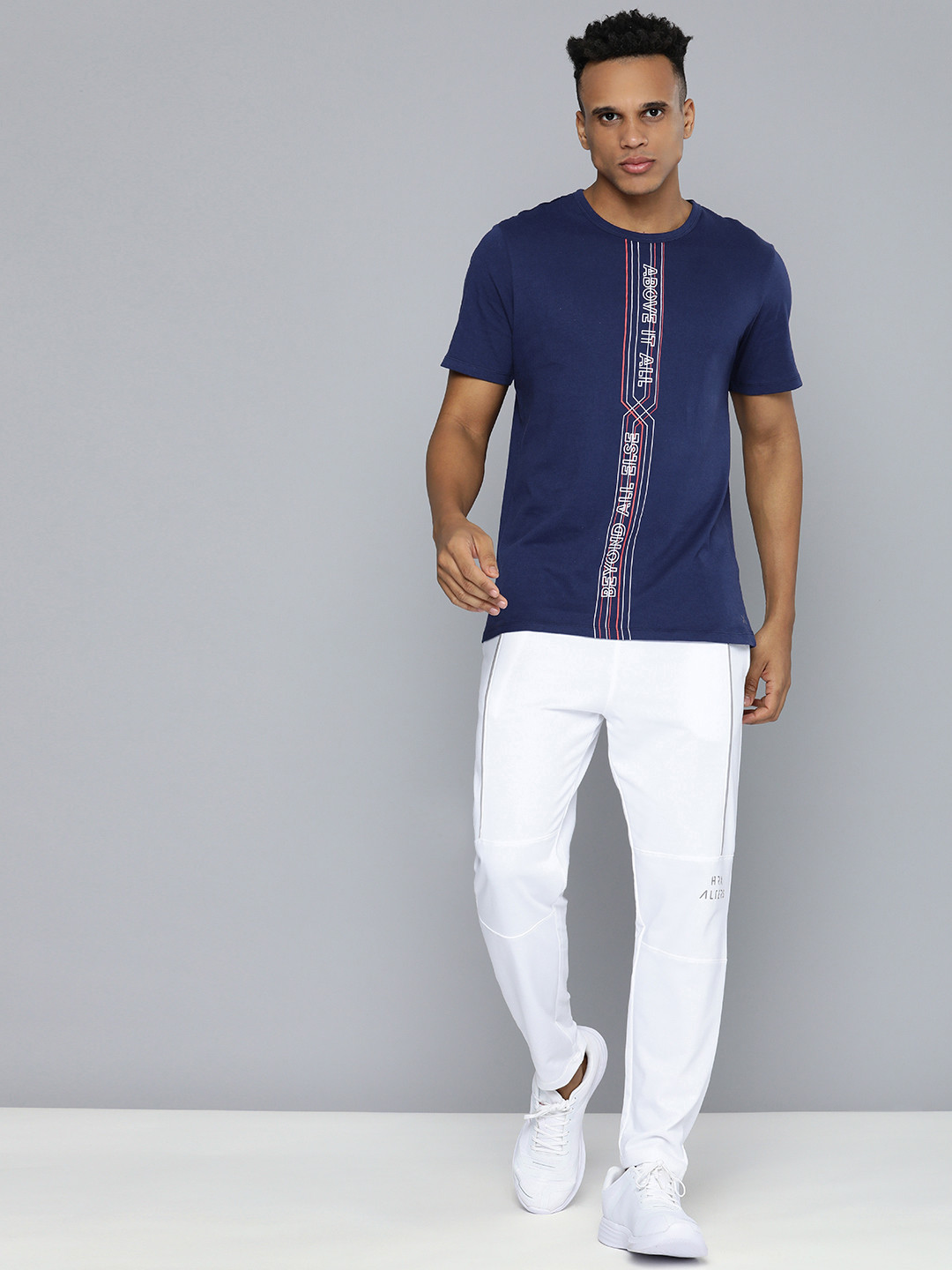 

HRX By Hrithik Roshan Men Blue Bio-Wash Geometric Lifestyle T-shirt, Navy blue