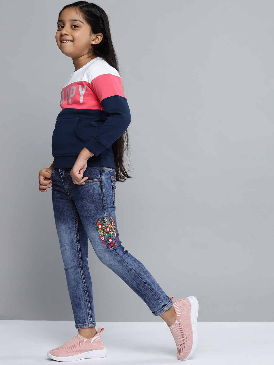 

YK Girls Navy Blue & Red Light Fade Floral Applique Stretchable Jeans