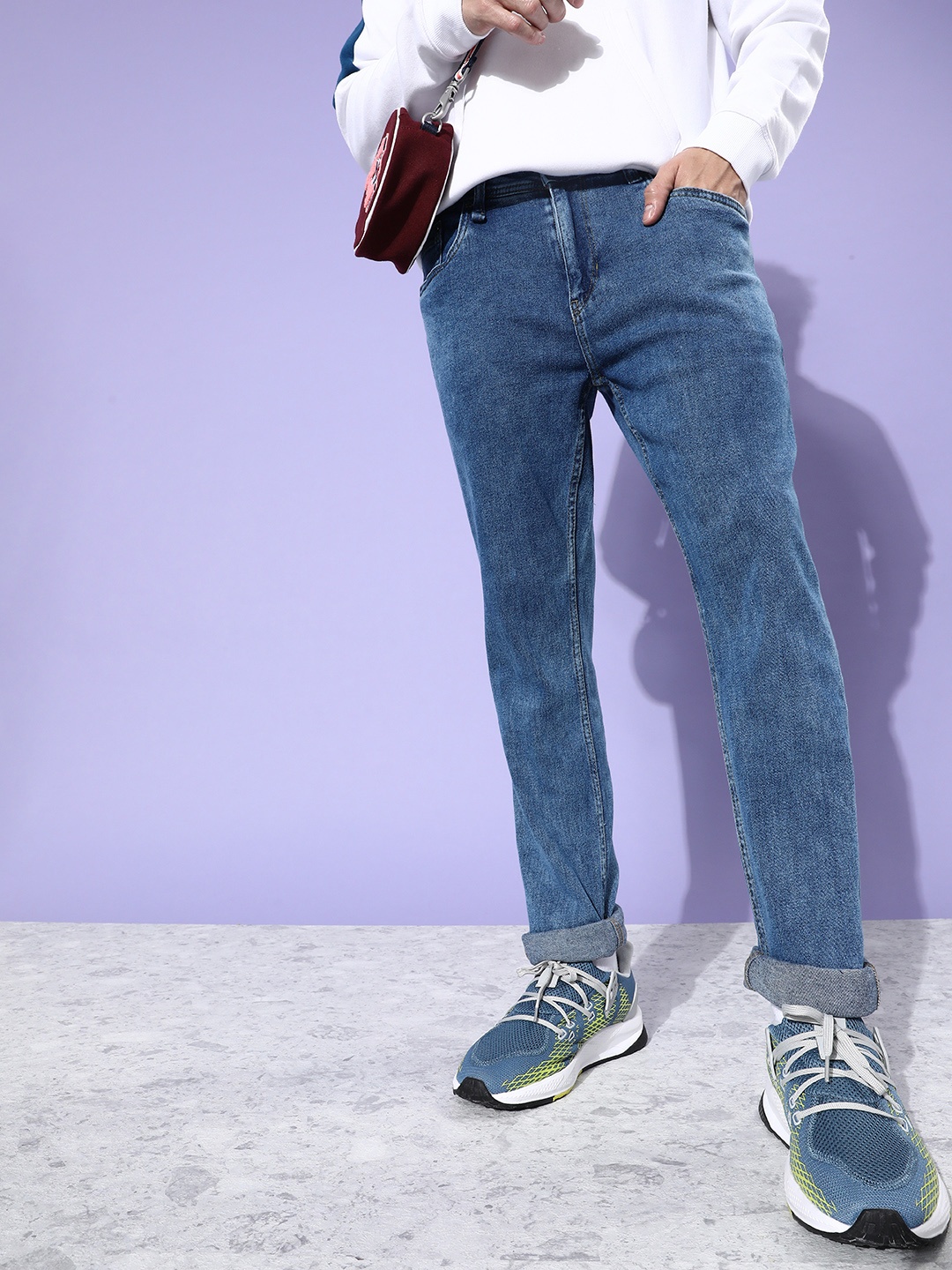 

The Roadster Lifestyle Co. Men Blue Slim Fit Light Fade Bleached Stretchable Jeans