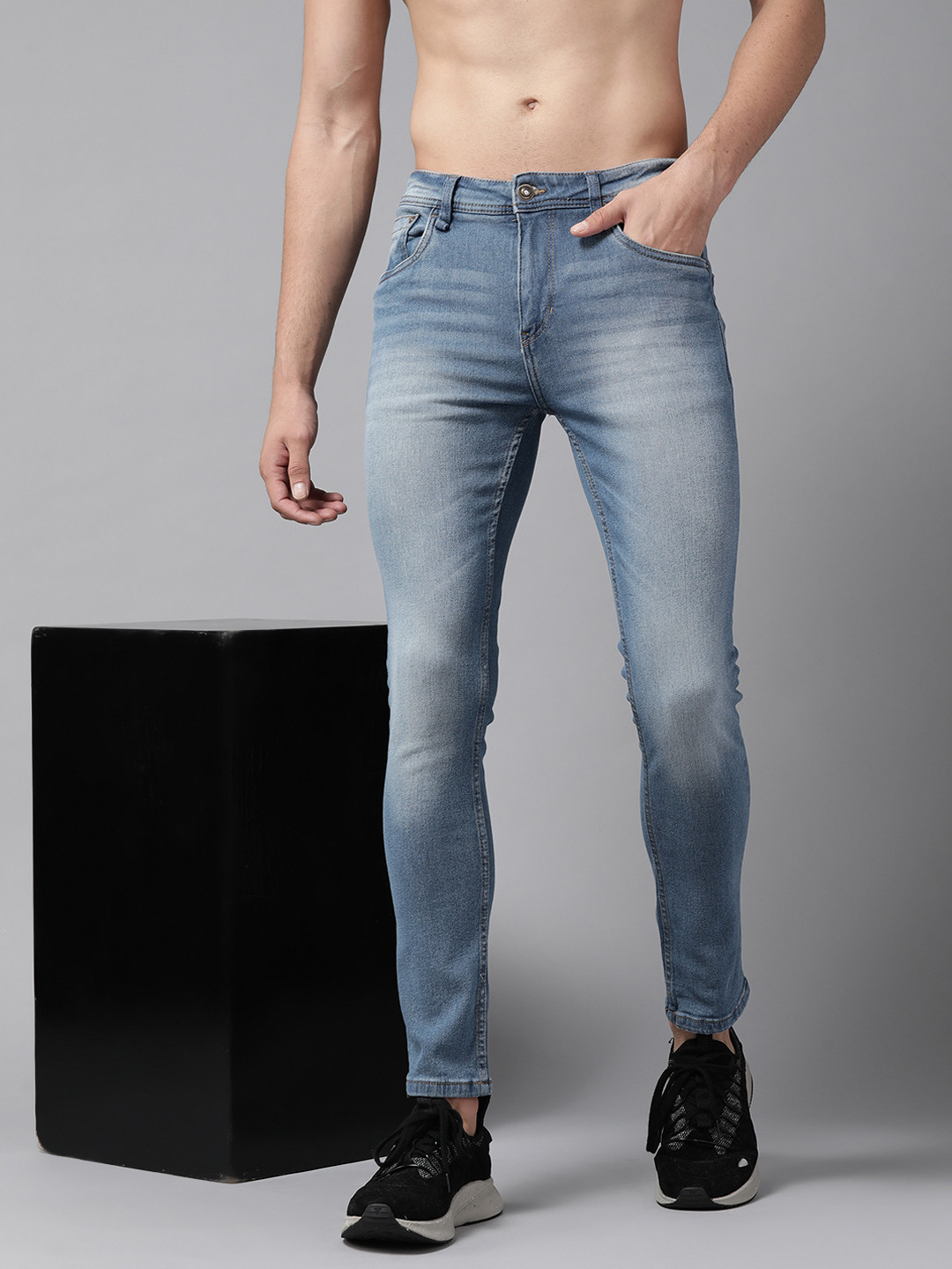 

The Roadster Lifestyle Co. Men Blue Skinny Fit Light Fade Stretchable Jeans