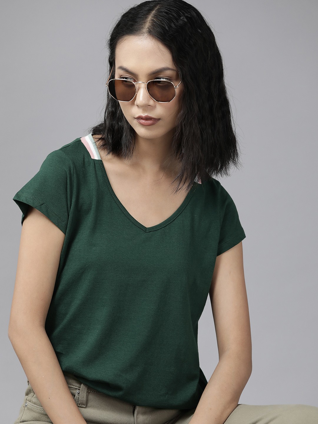 

The Roadster Lifestyle Co. Women Green Solid Pure Cotton V-Neck T-shirt