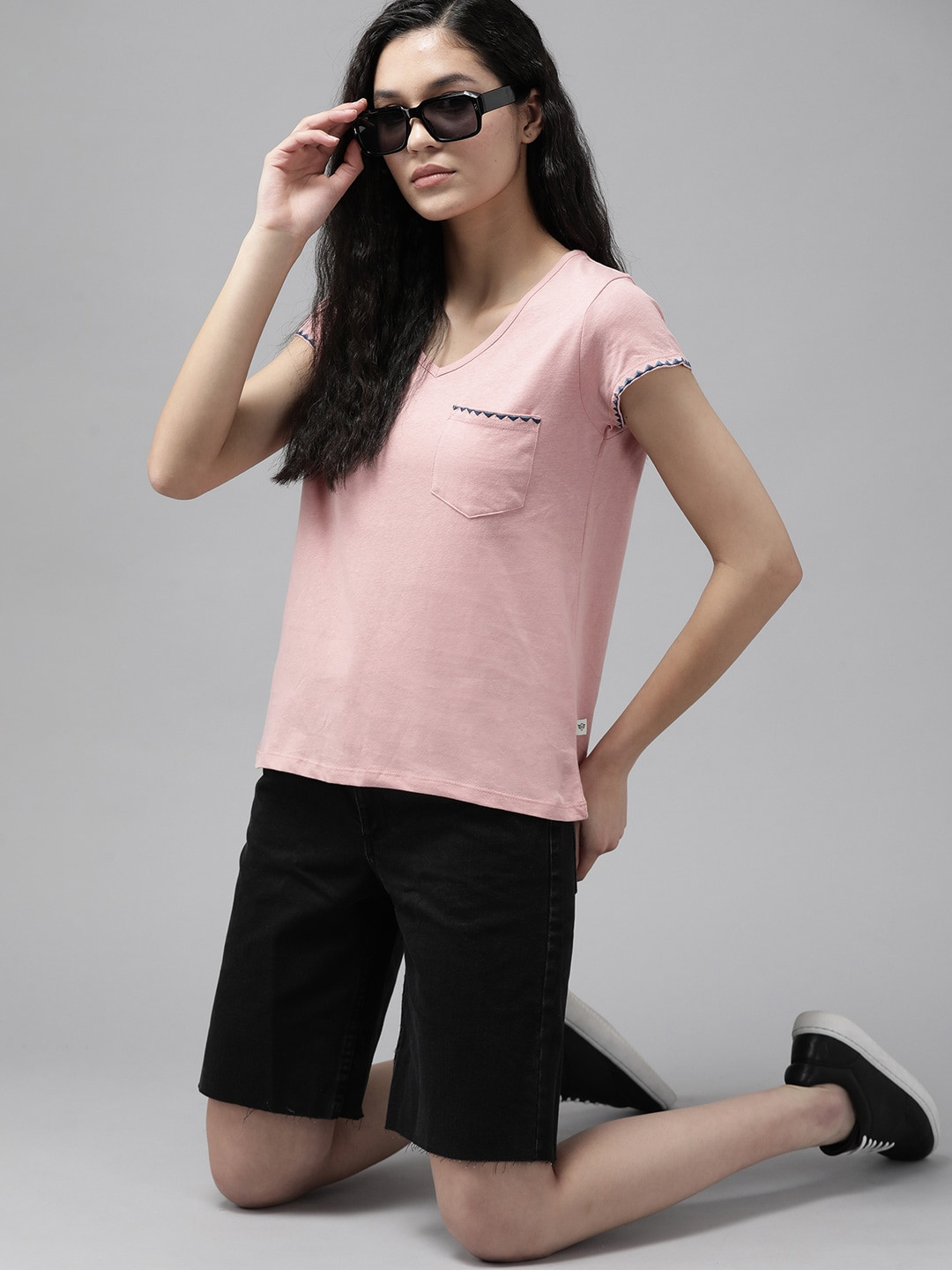 

The Roadster Lifestyle Co. V-Neck Pure Cotton T-shirt, Pink