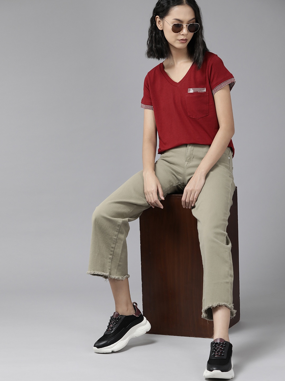 

The Roadster Lifestyle Co. Women Maroon Solid Pure Cotton T-shirt With Pocket Detail