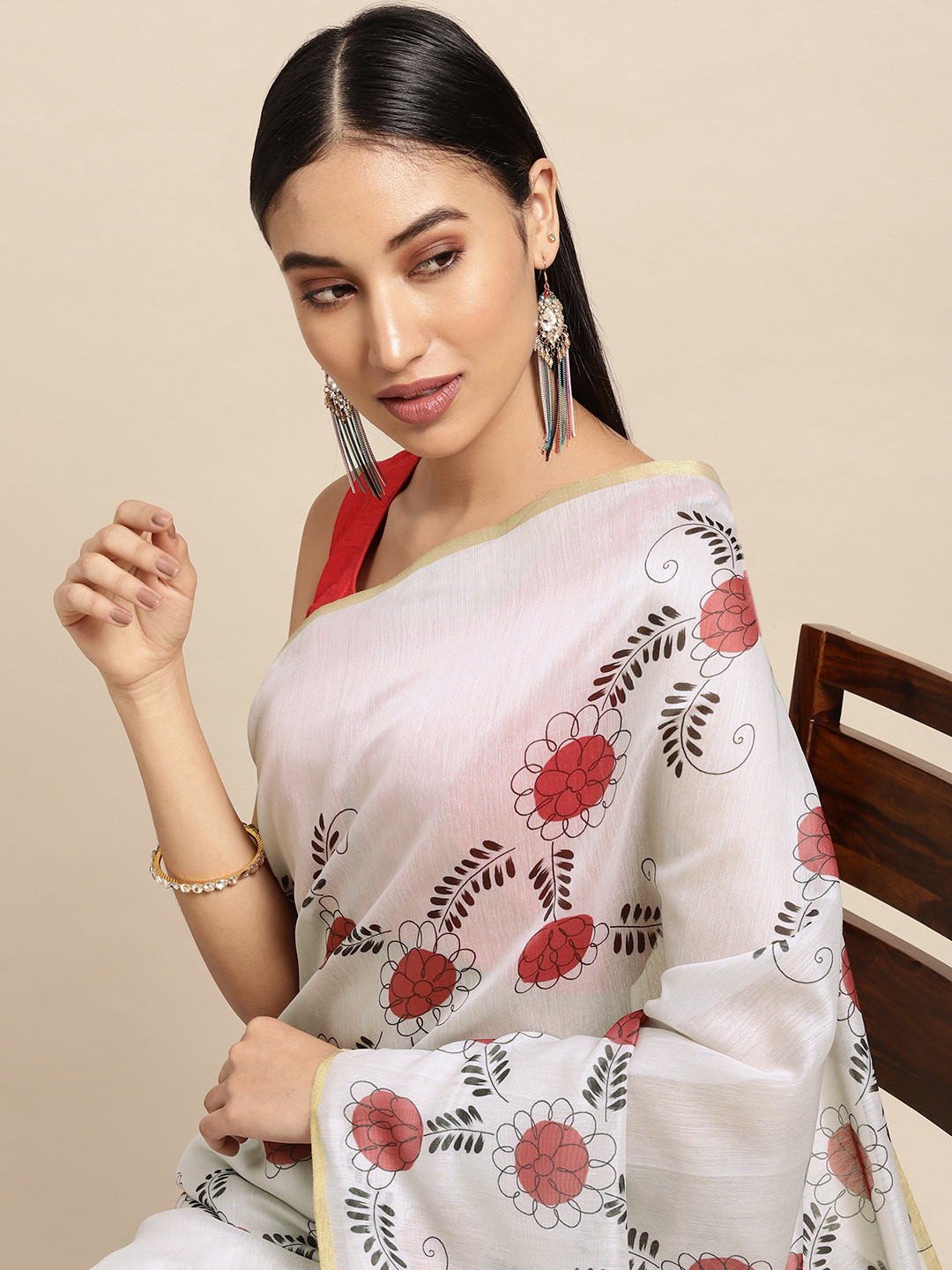 

VASTRANAND White & Red Floral Saree