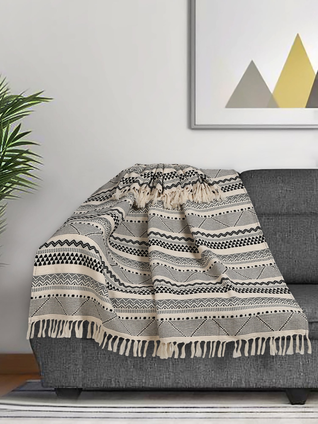 

Mezposh White & Black Acoustic Geometric Pattern Sofa Throw