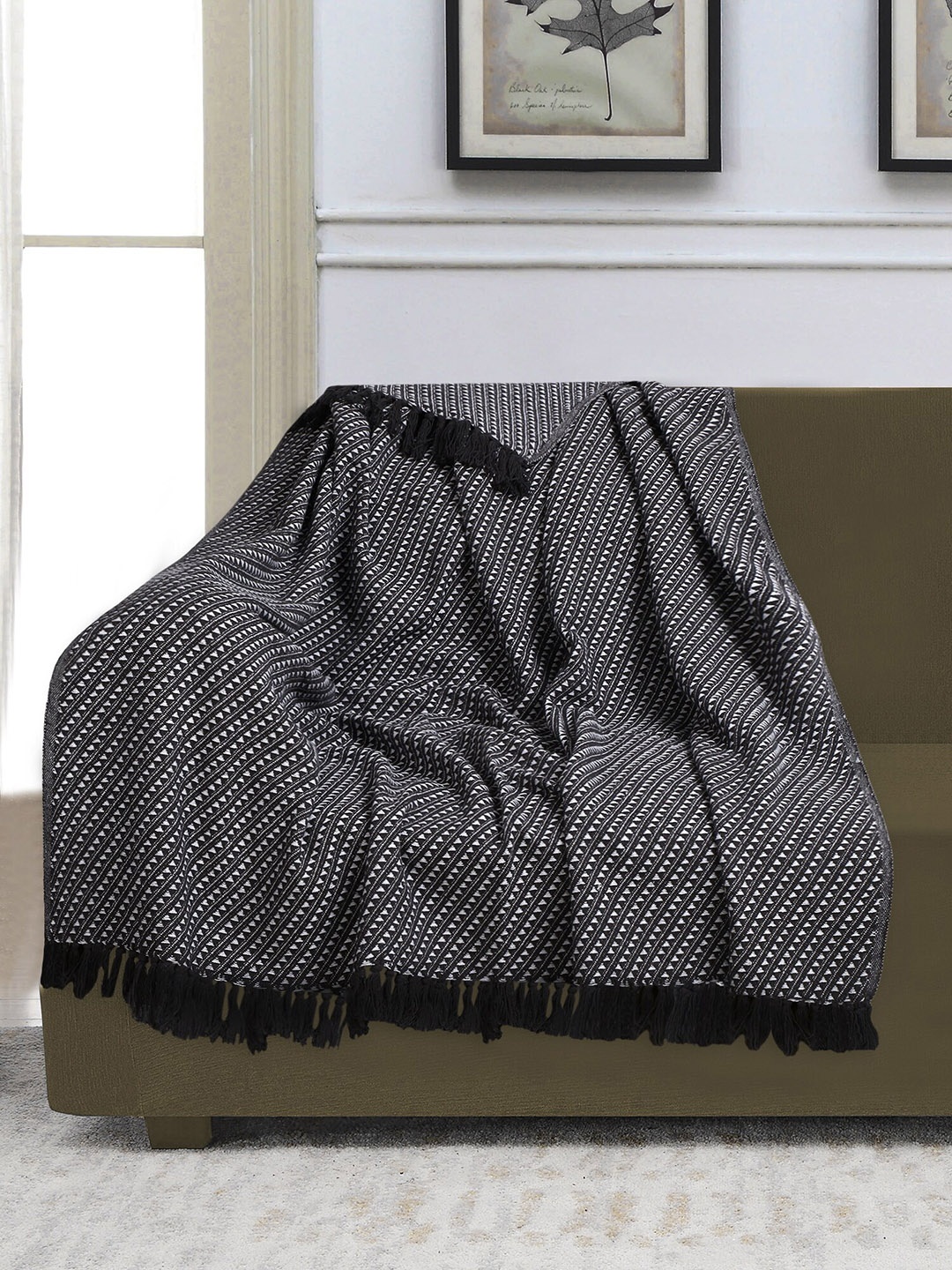 

Mezposh Black & White Printed Geometric Sofa Throw