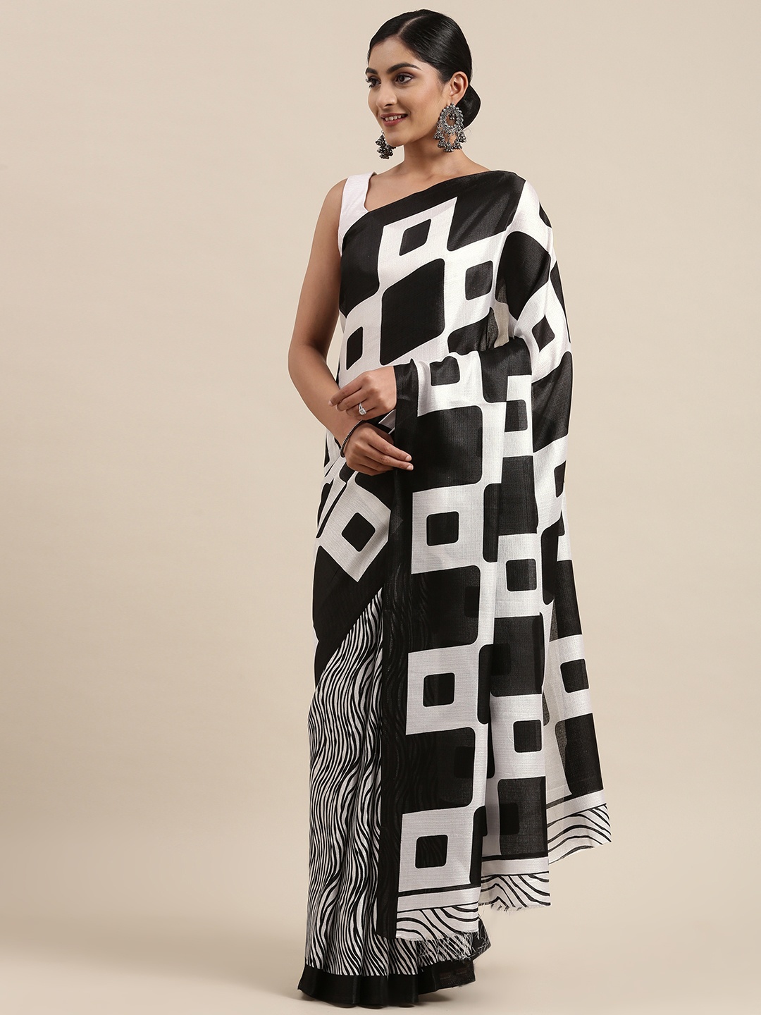 

Pothys White & Black Printed Saree