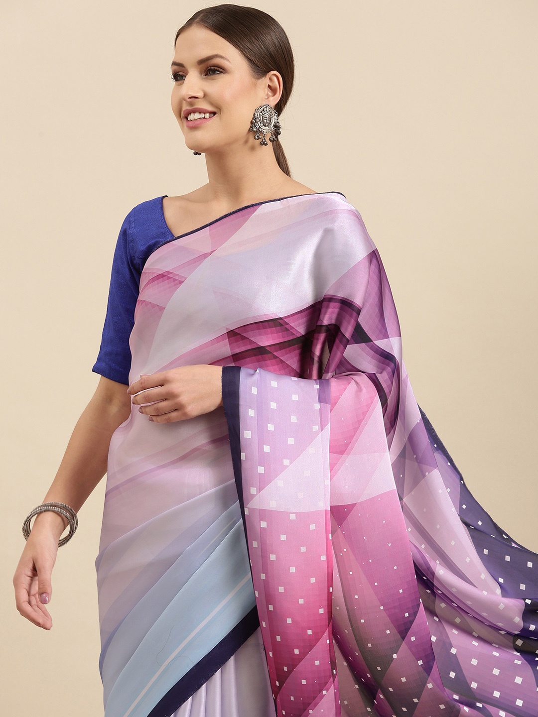 

Anouk Women White & Pink Abstract Printed Saree
