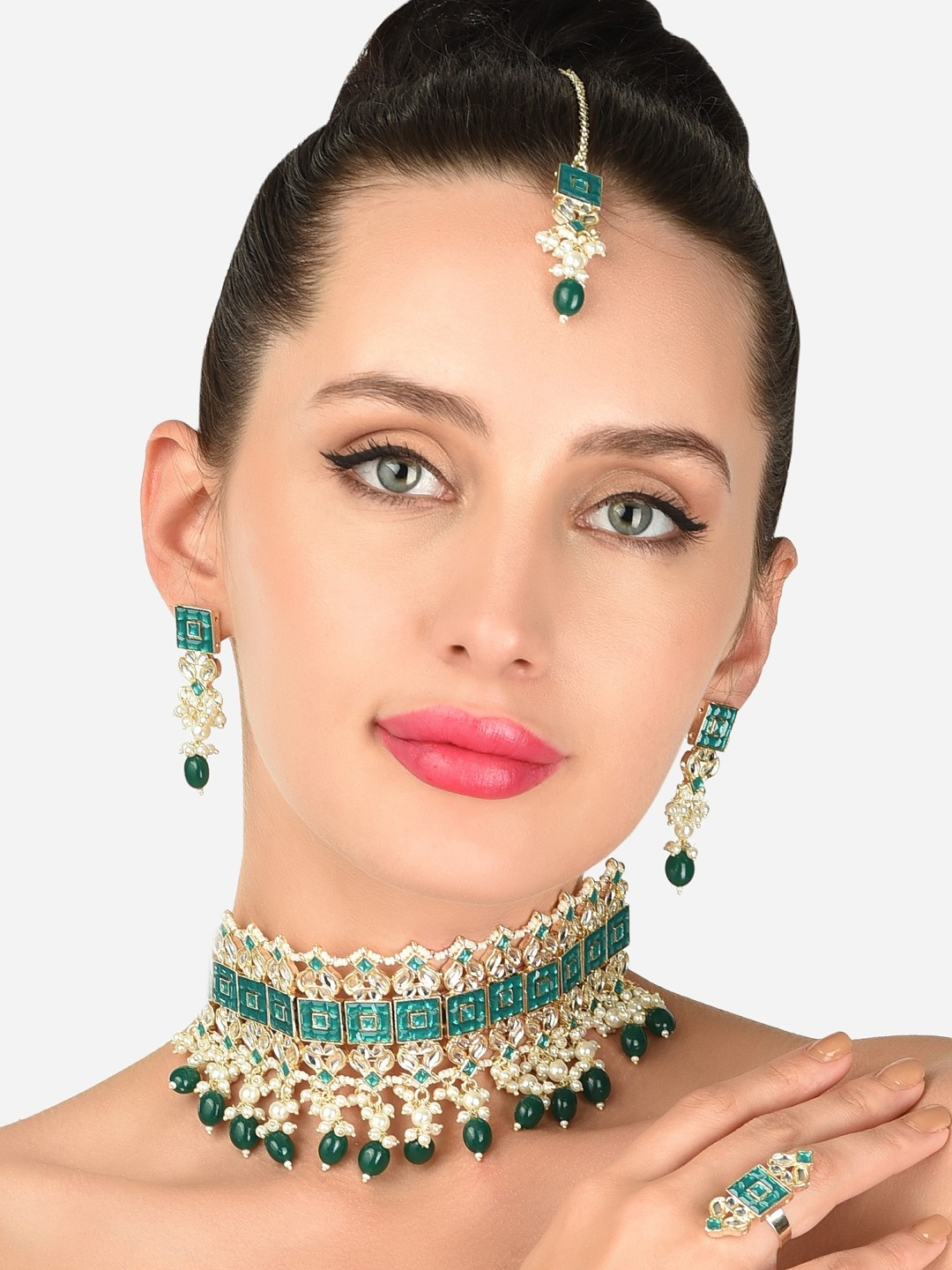 

Zaveri Pearls Woman Green Kundan Choker Necklace Earring Maangtikka & Ring Set