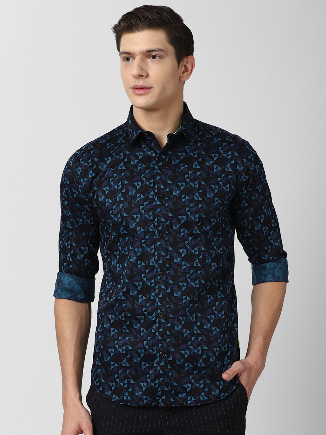 

V Dot Men Blue Slim Fit Floral Printed Pure Cotton Casual Shirt