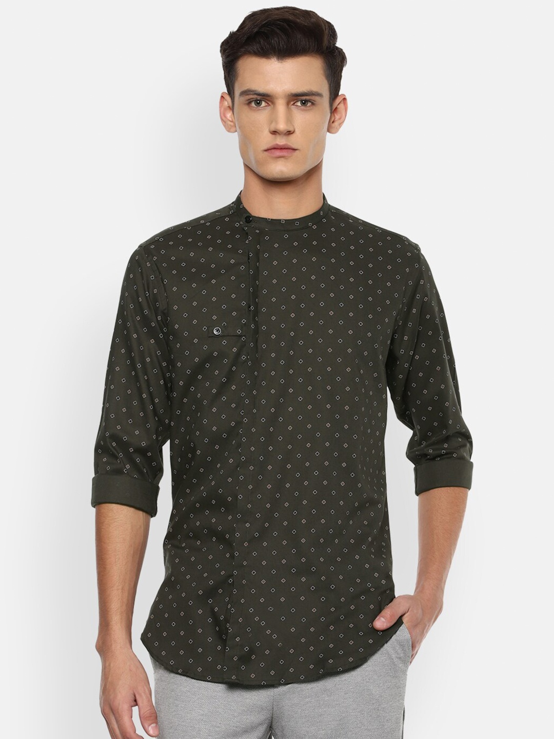 

V Dot Men Black Slim Fit Printed Pure Cotton Casual Shirt