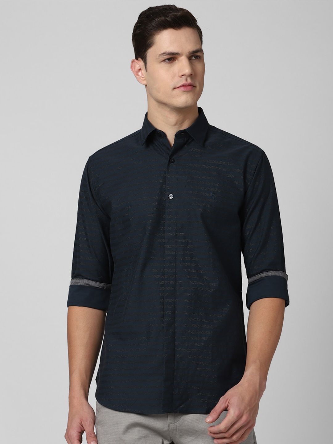 

V Dot Men Navy Blue Slim Fit Striped Casual Shirt